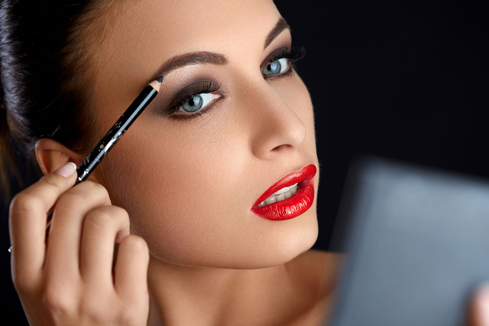 Eyebrow Makeup: 5 Must-Have Tools